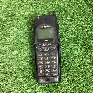 Vintage Sanyo Dual Band 3000 Mobile Phone
